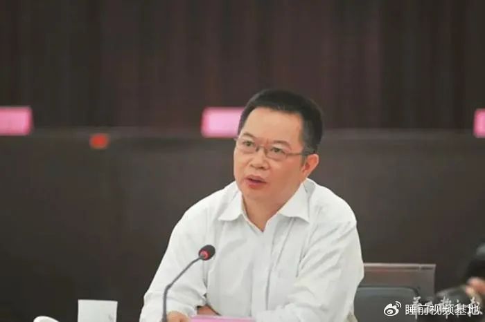» 4、四川银监局前局长王筠权倒台 继任上周倒台据中央纪委国家监委驻国家金融监督管理总局纪检监察组、四川省纪委监委6月6日消息：原四川银监局党委书记、局长王筠权涉嫌严重违纪违法，目前正接受中央纪委国家监委驻国家金融监督管理总局纪检监察组纪律审查和四川省遂宁市监察委员会监察调查