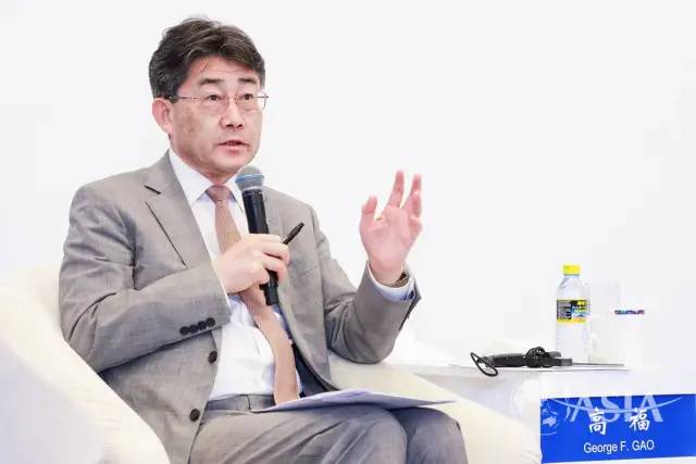 4. 高福院士：新冠病毒不是实验室泄漏的 大家要警惕“信息毒”近日举行的第六届世界智能大会“智能科技赋能生物医药产业发展峰会”上，中国科学院院士、中国疾控中心主任高福发表了30分钟左右的演讲，详细讲述新冠疫情和疫苗研发对科技前沿未来的启示，智能生物产业发展等