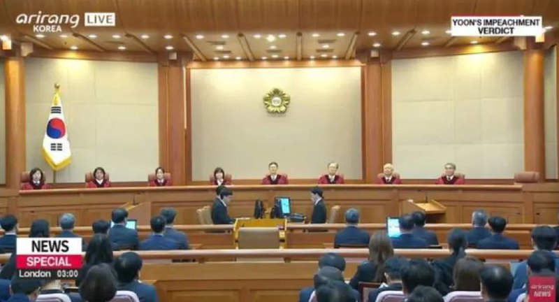 » 3、投票8:0  韩国宪法法院确认弹劾尹锡悦有效“尹锡悦违反了军队的政治中立性，违反了作为军事最高指挥官的职责，干预议会和政党的活动，违反了代议制民主的三权分立原则，做出了违反宪法的戒严令和逮捕指令，侵犯了国民自由
