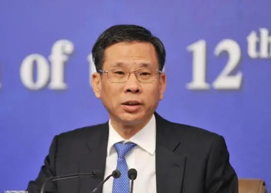 » 2. 财政部长首次释疑：去年地方卖地减收2万亿影响有多大3月1日，财政部部长刘昆在国新办发布会上答记者问，谈到土地出让收入大幅下降情况时他表示，“影响并没有那么大”