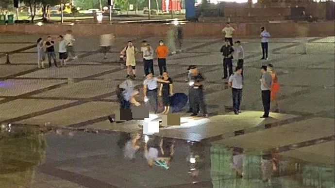 6. 安徽芜湖南陵县一广场多人遭遇雷击，致2死2伤8月26日晚，芜湖市南陵县迎来雷雨天气，几名在南陵县南陵广场上的市民遭遇雷击，两位市民不幸身亡，另有两人受伤，被送往医院救治