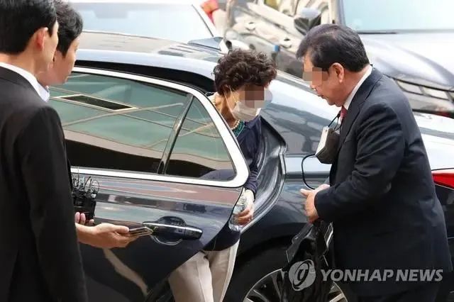 » 12. 尹锡悦岳母当庭被捕 韩国宪政史上首次韩国总统尹锡悦岳母崔恩顺伪造银行存款余额证明书案二审21日宣判，法庭驳回被告人提出的上诉，判处崔恩顺有期徒刑1年，维持一审判决，并将其当庭逮捕
