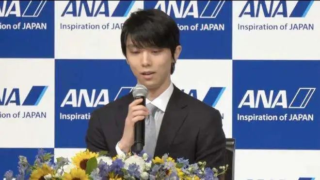17. 羽生结弦宣布告别竞技赛场，今后转战花滑表演7月19日下午，花滑名将羽生结弦召开新闻发布会，宣布自己今后将成为一名花滑表演者——“我将和过去的我进行一个比较，今后我将继续努力下去