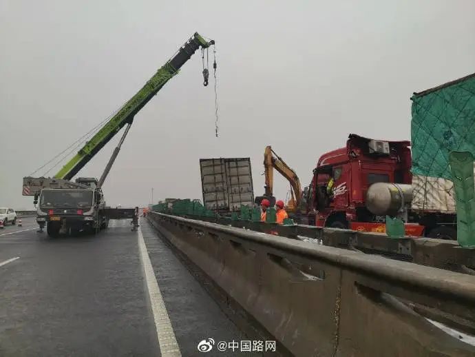 » 6. 湖南望城高速公路多车追尾，至少16人死2023年2月4日17时许，许广高速南往北方向676公里路段，先后发生多起交通事故，涉事部分车辆起火