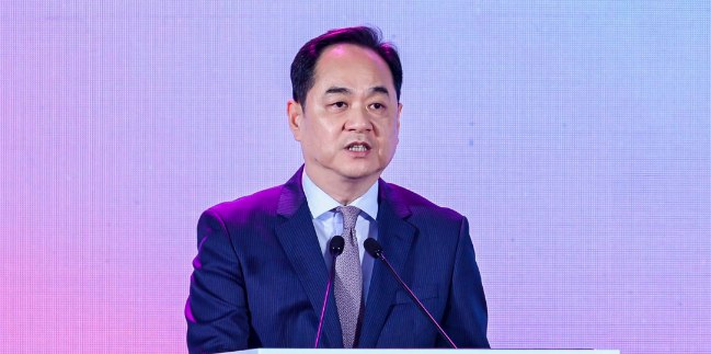 » 12. 港澳办副主任杨万明已任中国人民对外友好协会会长8月21日，由中国人民对外友好协会主办的第三届“中俄青年同走友谊路”活动在北京钓鱼台国宾馆正式拉开帷幕