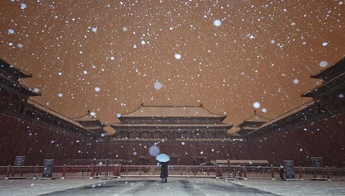 » 15、强降雪袭击北方：山西高速40辆车碰撞致1死6伤，郑州济南等多地停课今冬首场大范围降雪已到来