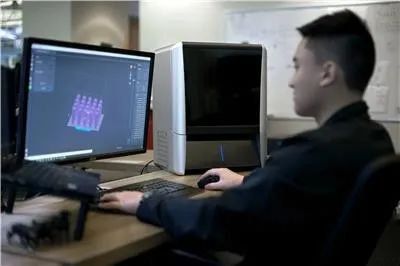 9. 美国医生用自体细胞3D打印人耳 已成功移植至人体研究人员和生物技术公司正在致力于借助3D打印技术取得器官移植领域的重大突破