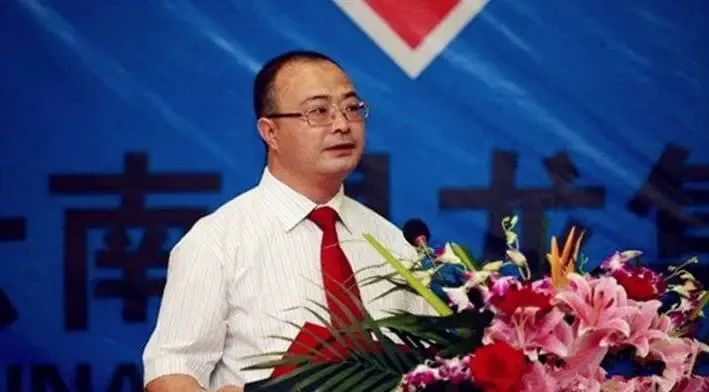 » 18. 前云南首富再次被审 复查33年前伤害案日前，因一起发生在33年前的故意伤害案，“云南前首富”马永升再次站在被告席上