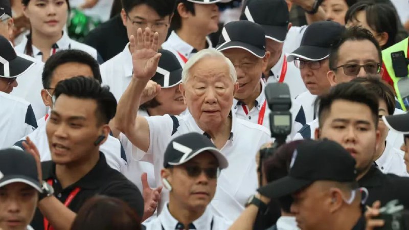 » 8. 张忠谋：台湾芯片制造优势或在20年后消失，日本新加坡适合建厂张忠谋10月14日称，台积电预计将面临更激烈的竞争，因为英特尔等竞争对手，正在利用各国政府出于国家安全考虑而增强芯片制造能力的愿望