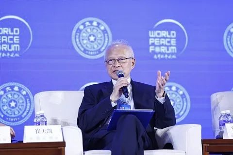 » 8、崔天凯：对中国而言，“发展中国家”更多是一个政治身份，而非经济身份崔天凯称，中国一直视自己为发展中国家、或者“全球南方”（Global South）的一员，“但有意思的是，美国有一些人不想让中国再当发展中国家”