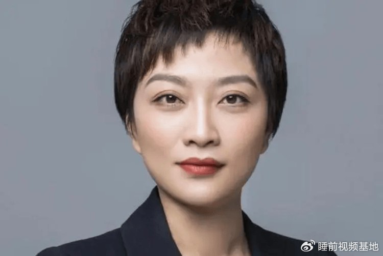 » 8. 上了三天抖音操盘手课 百度原总裁璩静自酿舆情危机  连日来，百度原副总裁璩静在短视频平台上的出格言论及离职一事引发舆论高度关注