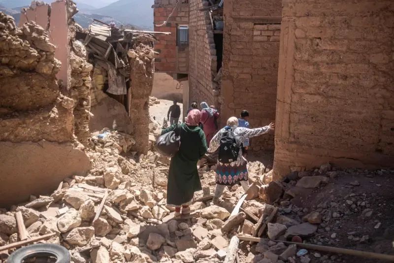 » 2. 摩洛哥地震死亡超2000据摩洛哥当地媒体援引摩内政部消息报道，截至当地时间9月9日22时，摩洛哥地震死亡人数已升至2012人，受伤人数达到2059人，其中1404人伤势严重