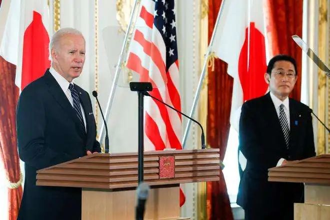 2. 拜登：没有对华设置任何关税壁垒，是上届政府强加的23日，美国总统拜登在与日本首相岸田文雄联合举行的新闻发布会上表示，他正考虑降低对中国商品的关税