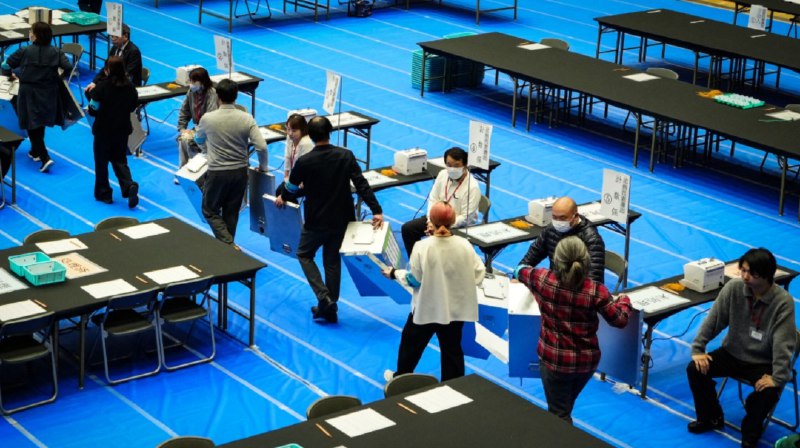 » 1、日本自民党获过半议席，高市早苗将继续执政第51届日本众议院选举于8日进行投票和计票，自民党获得历史性胜利，议席数达到316，单独超过了众议院议席总数的三分之二，属战后首次
