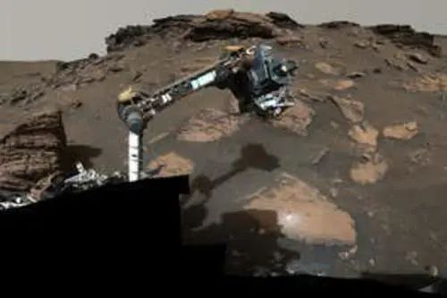 » 16. “毅力”号探测器在火星上发现大量有机物“毅力”号探测器在火星上发现了大量有机分子——被认为是生命组成部分的含碳分子，这些物质的发现或使火星干涸的河流三角洲地区成为寻找生命的理想之地
