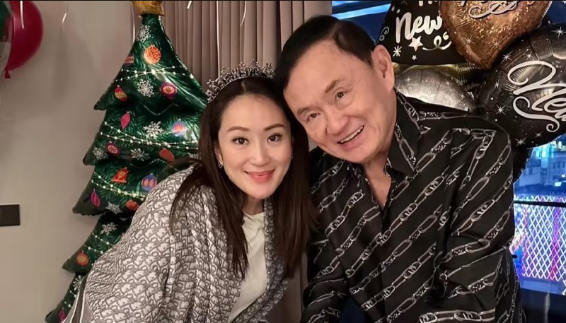 » 7. 泰国前总理他信女儿：父亲8月22日回国，结束15年流亡8月19日，泰国主要反对党为泰党领袖、前总理他信的女儿贝东丹在社交媒体发文称，她的父亲、泰国前总理他信将于8月22日返回泰国