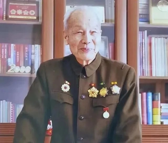» 12. 1964年少将涂通今去世 1932年参加红军，曾任军事医学科学院院长2023年4月3日，老红军、开国少将、军事医学科学院原院长涂通今因病医治无效，当日晚在北京逝世，享年109岁