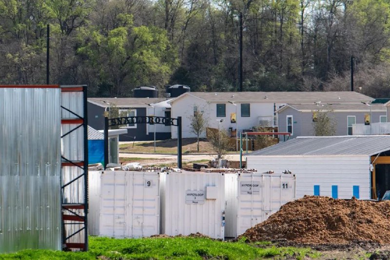 » 11. 马斯克计划建造自己的“乌托邦”小镇，名叫“蜗牛溪”《华尔街日报》3月9日报道，与特斯拉创始人埃隆·马斯克及其公司有关的实体一直在美国得克萨斯州收购数千英亩的土地，希望建立一个城镇，供马斯克的员工居住和工作