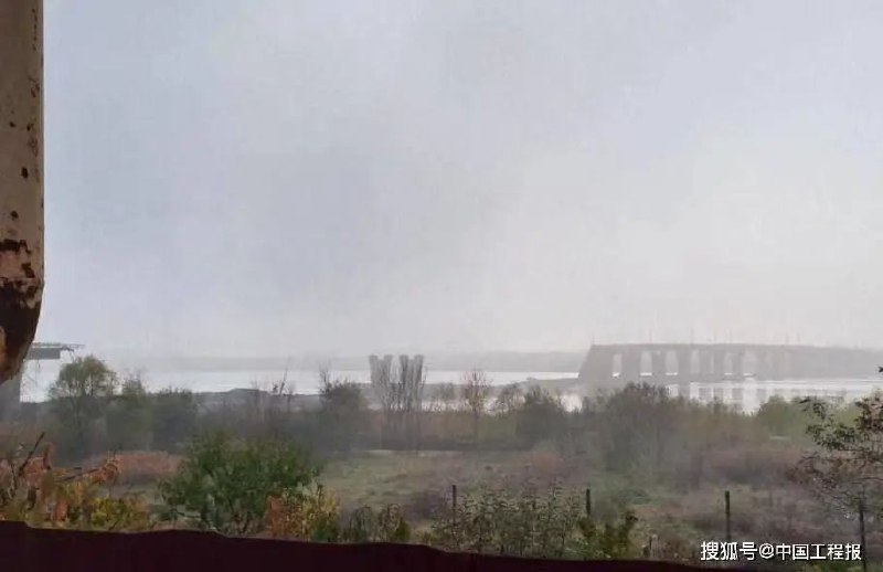 » 15、俄媒称赫尔松安东诺夫斯基大桥已被炸断据俄罗斯1综合频道11日报道，赫尔松安东诺夫斯基大桥已确认被炸断