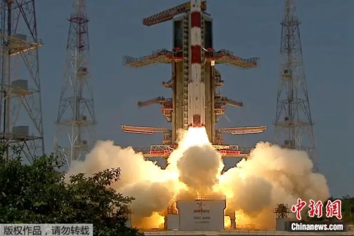 » 12、印度首个太阳探测器发射升空当地时间2日，一枚装载有印度首个太阳探测器“太阳神-L1号”(Aditya-L1)的火箭，在印度斯里赫里戈达岛发射升空