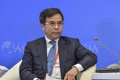 » 4. 中国银行原党委书记、董事长刘连舸被查» 3月18日，因工作调整，62岁刘连舸辞任中国银行董事长3月19日，中国银行发布的《董事长辞任的公告》指出，该行董事会收到刘连舸的辞呈
