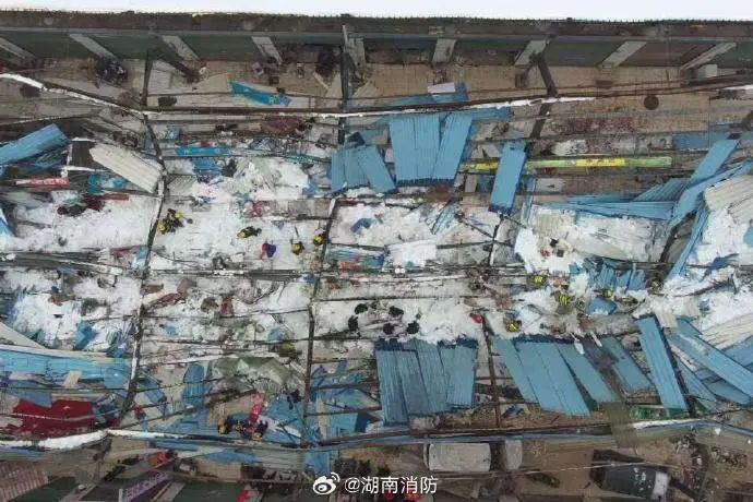 » 9. 湖南益阳南县一菜市场顶棚垮塌，致1死13伤2月5日10时15分，南县人民路集贸市场顶棚因积雪发生局部垮塌，有人员被困