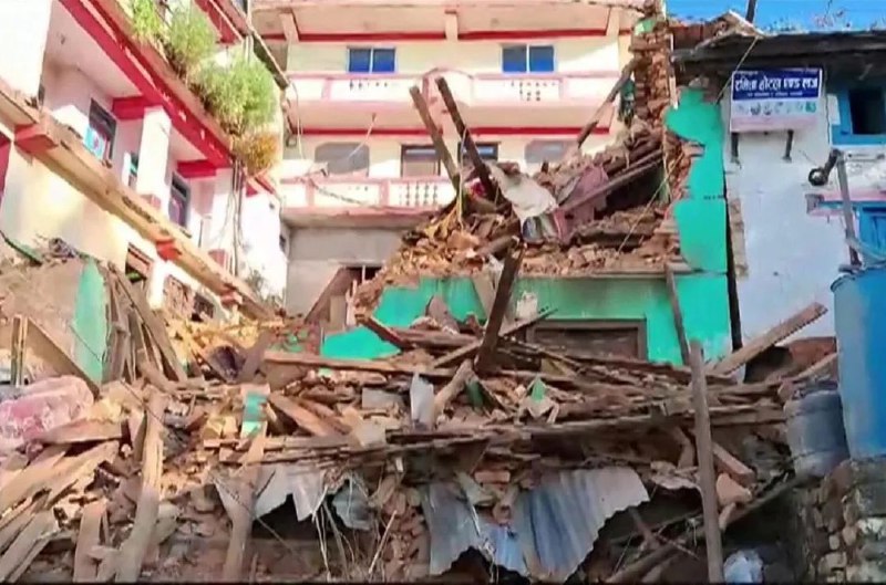 » 8、尼泊尔西部地区地震已致136人死亡，至少141人受伤尼泊尔西部地区地震造成的死亡人数目前已升至136人，至少141人受伤