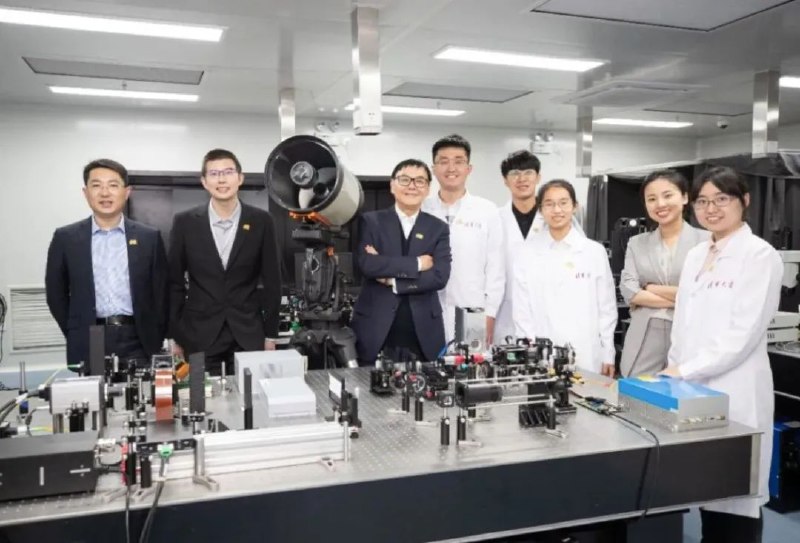 » 8. 清华大学：光芯片实现智能计算清华电子工程系方璐副教授课题组、自动化系戴琼海院士课题组摒弃传统电子深度计算范式，另辟蹊径，首创分布式广度智能光计算架构，研制全球首款大规模干涉衍射异构集成芯片“太极”，实现160 TOPS/W的通用智能计算