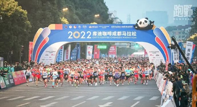 » 6. 成都市卫健委：根据疫情动态评估调整管控措施，实现快停快放11月21日，在成都市人民政府新闻办公室举行的疫情防控工作新闻发布会上，成都市卫健委副主任黄辉介绍，成都将继续强化重点场所管理，对社会面传播风险大的区域，采取暂停堂食，酒吧、KTV、歌舞厅、棋牌室（麻将馆）等密闭空间场所暂停营业等措施，公共场所采取限流，并根据疫情动态评估调整管控措施，实现快停快放