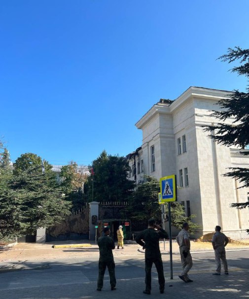 12. 俄黑海舰队总部再次遭无人机袭击 3周内第2次塞瓦斯托波尔市市长米哈伊尔·拉兹沃扎耶夫20日在社交平台Telegram发文称，位于该市的俄军黑海舰队总部当天遭一架无人机袭击，暂无人员伤亡