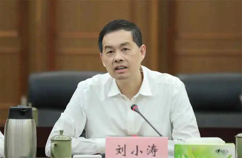 » 5、苏州市委书记曹路宝出任吉林省委宣传部长 温州市委书记刘小涛来接任据江苏省委组织部官网10月11日消息，中共中央批准：刘小涛同志任江苏省委委员、常委，曹路宝同志不再担任江苏省委常委、委员职务