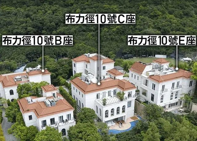 » 6. 标价8.8亿港元，许家印香港豪宅被挂牌出售中国恒大董事局主席许家印拥有的一栋位于香港山顶的豪宅被摆上了货架，作价8.8亿港元