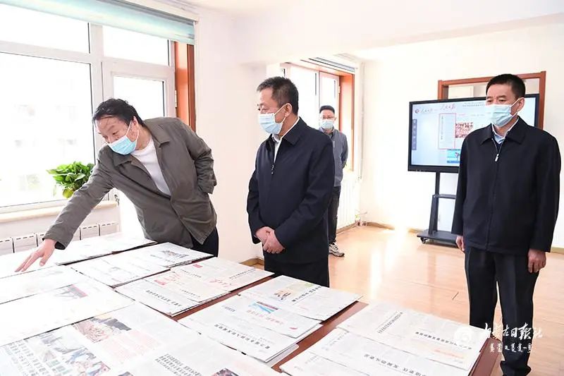 16. 内蒙古书记视察新闻单位：连自己都不信的话就不要说5月20日，内蒙古自治区党委书记孙绍聘走访中央驻区和自治区主要新闻单位：要改文风，真正做到“短、实、新”，说短话、写短文，关于我的活动的报道越短越好，让人们知道干了什么就行，把更多版面时段留给人民群众；讲实话、道实情，真实反映基层情况，连自己都不信的话就不要说；创新话语表达，把政治话语、专业术语转化为新闻语言，多说老百姓听得懂、愿意听的家常话
