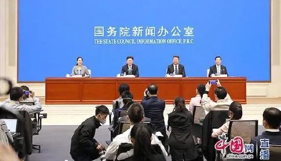 » 10. 港口集装箱空箱数量增加 海关总署回应近期，在港口的集装箱空箱数量增加，引发了大家对今年进出口外贸的担忧