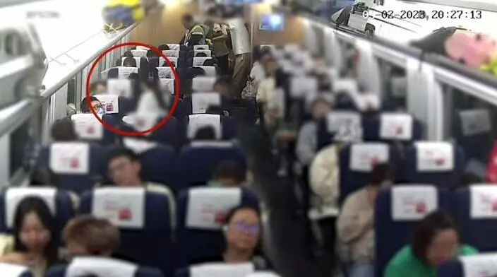 » 8. 成铁公安处通报“高铁掌掴事件”：女子还手后曾再次掌击对方日前，这一发生在“五一”假期高铁车厢的掌掴事件因警方处罚决定备受关注