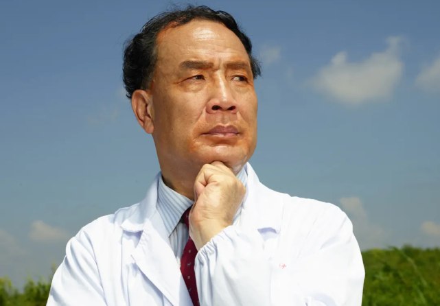 » 因分析新冠病毒 入选2020年世界科学十大人物最近，Nature公布了2020年科学界十大人物名单，其中七人与新冠病毒有关，李兰娟院士携手复旦大学张永振教授入选
