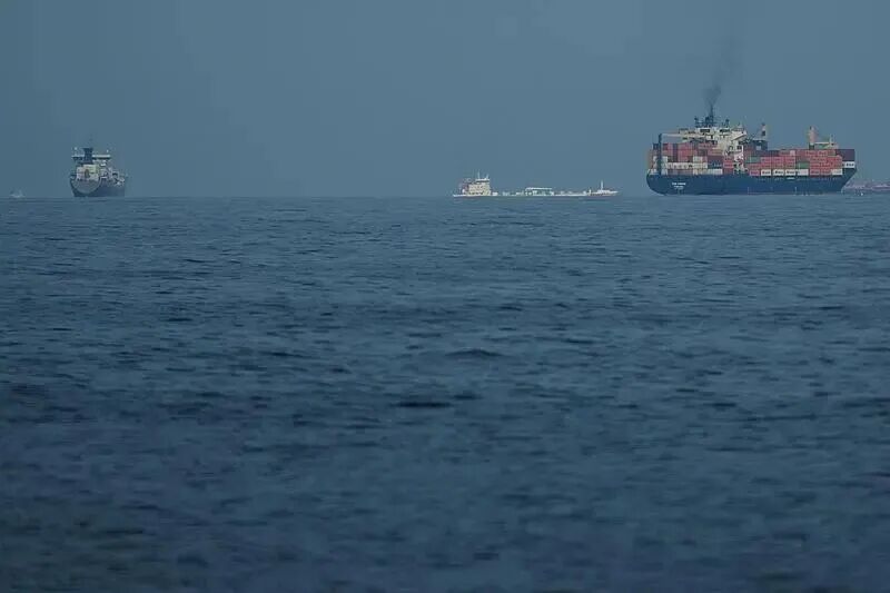 » 1、CNN：“伊朗考虑过霍尔木兹的油轮用人民币结算”当前中东战争“高烧不退”，正加深全球对于霍尔木兹海峡遭封锁的担忧