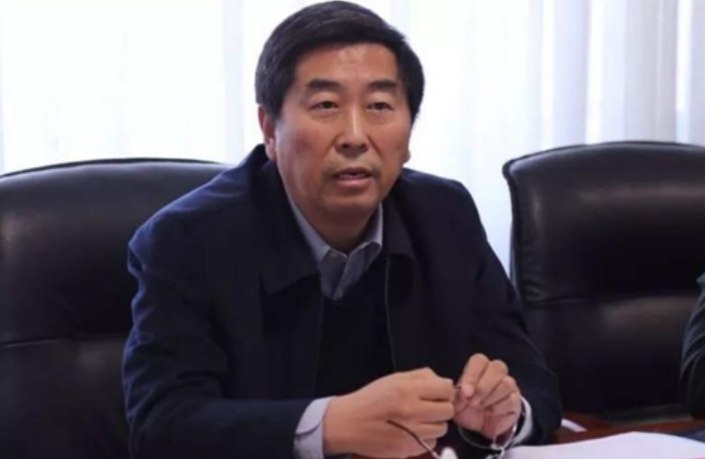 » 2. 河南省联社原“一把手”王哲被查 或涉新财富集团吕奕案河南村镇银行存款风险案爆发以来,河南省联社和当地金融监管部门多人被查,如今又添一位