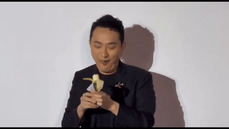 » 孙宇晨当众吃掉4500万元“最贵香蕉”11月29日，中国币圈富豪孙宇晨在香港举办“最贵香蕉”《Comedian》媒体发布会并当众吃掉