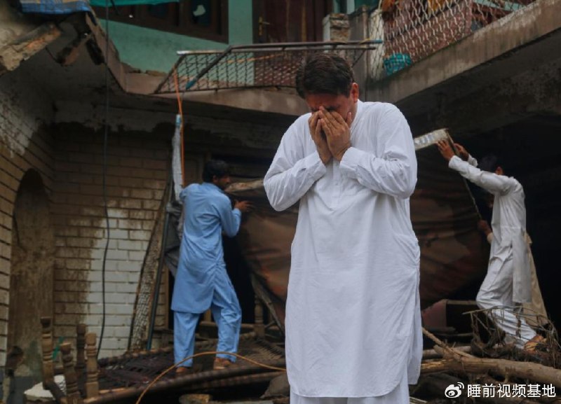 » 1、巴基斯坦洪灾 313人死亡 150人失踪新华社伊斯兰堡8月17日电（记者杨恺）巴基斯坦官员17日说，巴西北部开伯尔－普什图省连续暴雨引发洪水等灾害，已造成313人死亡、至少150人失踪