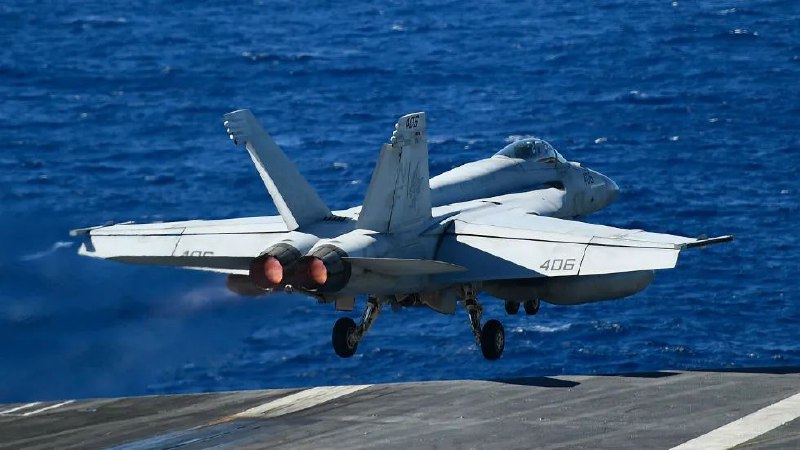 15. 美国海军证实：上月一架F/A-18被大风刮进地中海，刚打捞回来8日，美国海军欧洲-非洲司令部发布新闻稿称，上月初美国海军“杜鲁门”号航空母舰在地中海区域遭遇恶劣天气，一架停在航母甲板上的F/A-18E“超级大黄蜂”战斗机被大风吹得掉入海中，后经过艰难搜索与打捞，该战机现已被打捞回收