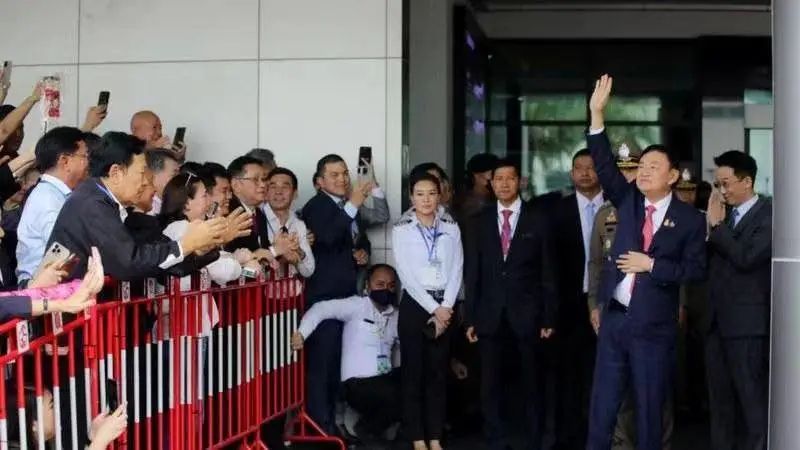 » 12. 历时3个月，泰国选出新总理8月22日，泰国国会召开上议院和下议院联席会议，会议投票表决同意为泰党总理候选人瑟塔担任泰国新一届政府总理