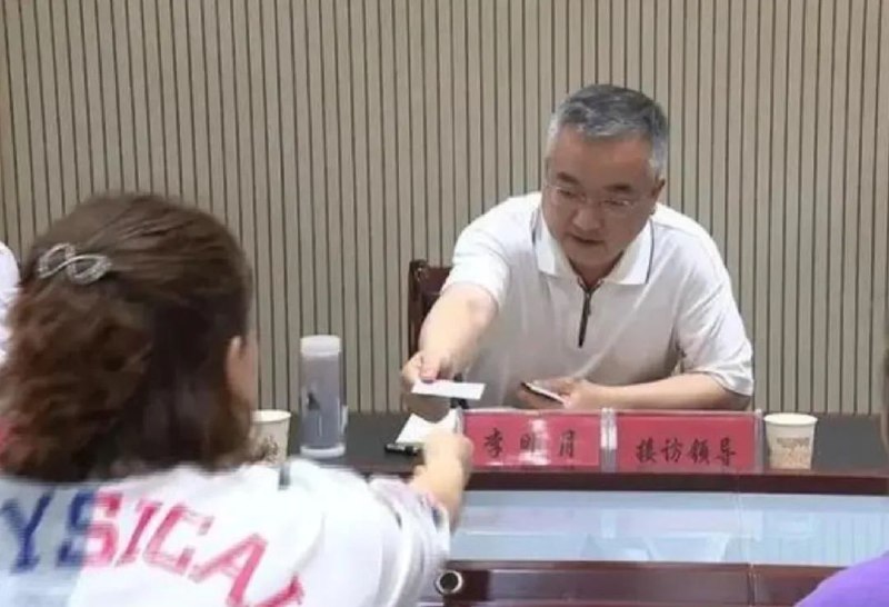 » 4、曾以公布电话号码闻名， 东至县委书记李明月倒台4月22日下午，安徽省纪委监委通报：安庆市委常委、组织部部长李明月涉嫌严重违纪违法，目前正接受安徽省纪委监委纪律审查和监察调查