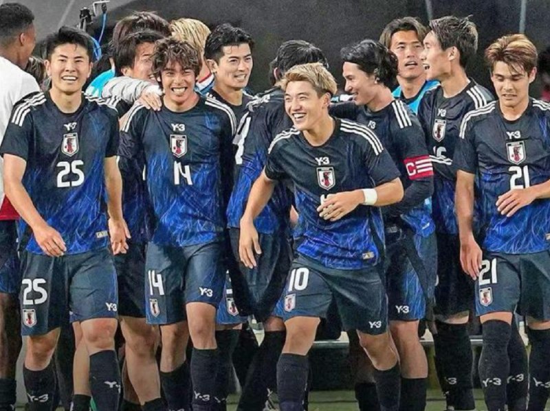 » 9、 日本男足3-2逆转巴西 首次战胜北京时间10月14日晚，日本队在2025年麒麟挑战杯中对阵巴西队，最终日本队让二追三，3-2逆转取胜巴西队