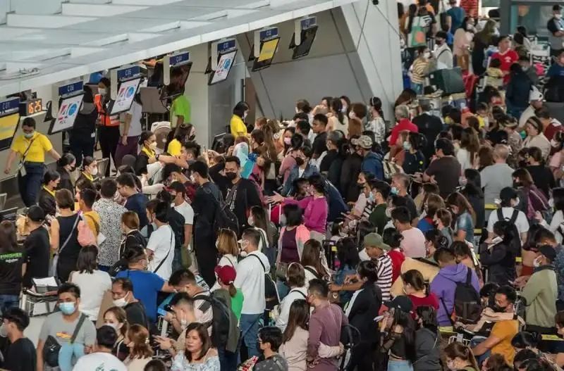 » 7. 菲律宾新年因停电被迫关闭领空，有飞机飞了3小时掉头回家 一架前往菲律宾马尼拉的澳航飞机大概飞了3小时后，突然被告知无法降落在马尼拉，又掉头返回悉尼