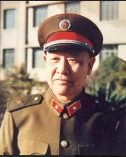 » 7. 106岁开国少将文击逝世澎湃新闻记者从相关部门获悉，开国少将、原总参炮兵部部长文击同志，因病医治无效，于2023年11月8日在北京逝世，享年106岁