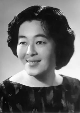 18. 83岁导演黄蜀芹在上海去世，曾拍过《人·鬼·情》、《围城》等著名导演黄蜀芹于21日19时48分在沪因病去世，享年83岁