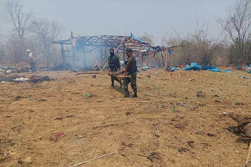» 1. 缅甸一村庄被政府军空袭 已致171人死亡 more…缅甸中部村庄发生的空袭事件造成的死亡人数已上升至171人