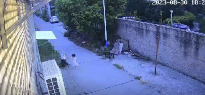 » 11、网传4岁半女童遭未满12周岁男孩杀害，警方检方回应11月5日，湖北荆州一网友发文称其“4岁半的女儿被未满12周岁的男孩残忍谋害”