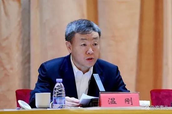 » 9、一把手空缺半年 温刚接任中国船舶董事长2月1日上午，中国船舶集团有限公司召开中层以上管理人员大会